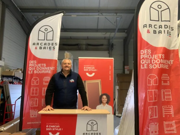 LLe commercial Cybèle Menuiseries au marché de Villefranche