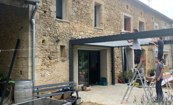 Pose et installation de pergola bioclimatique rétractable à Castelnaudary, Castelnaudary, Cybèle Menuiseries