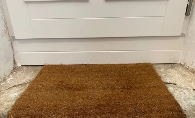 Votre Menuisier a posé une Porte d’entrée en bois dans la Montagne Noire, Castelnaudary, Cybèle Menuiseries